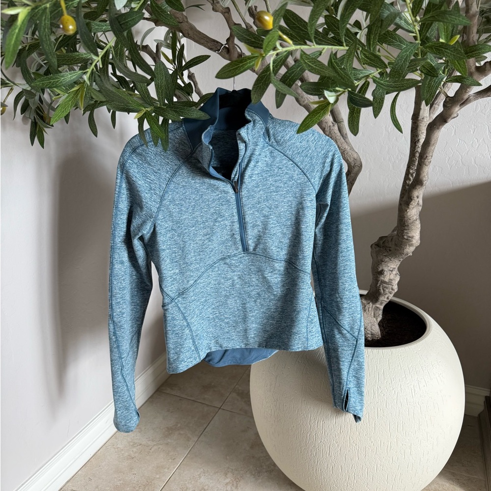 Lululemon cropped half zipped long sleeve top size 6